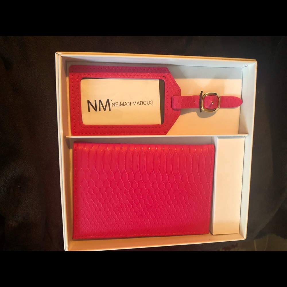 Fuchsia passport and luggage tag